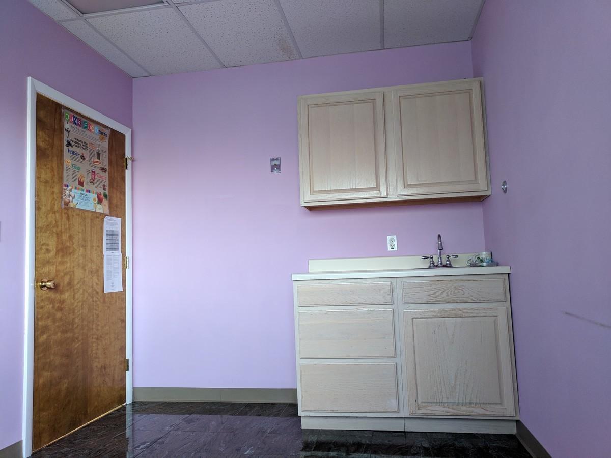 970 N Broadway thumbnail 7