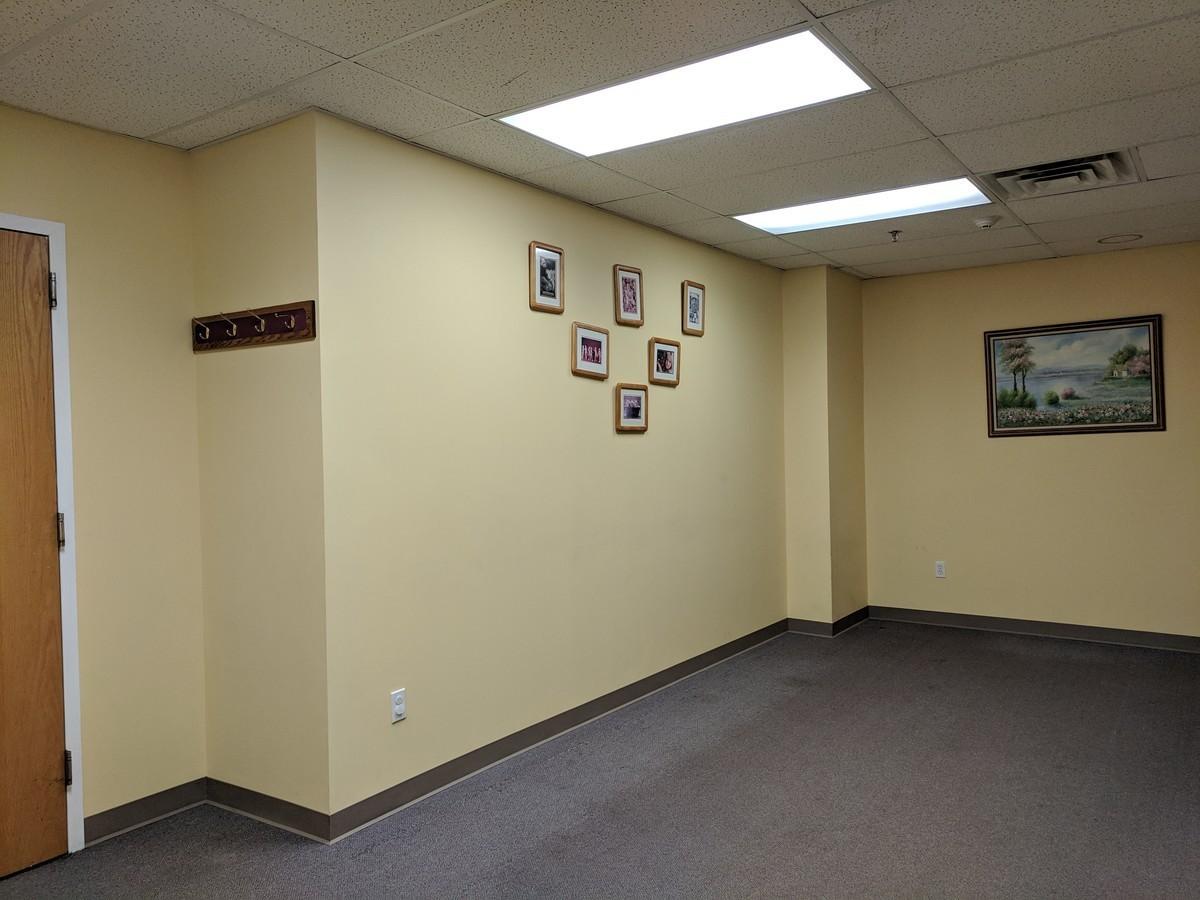 970 N Broadway thumbnail 5