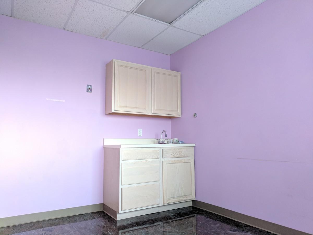 970 N Broadway thumbnail 10