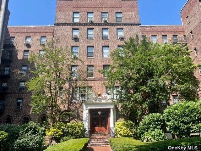 83-80 118 Street Unit: 6L, Kew Gardens