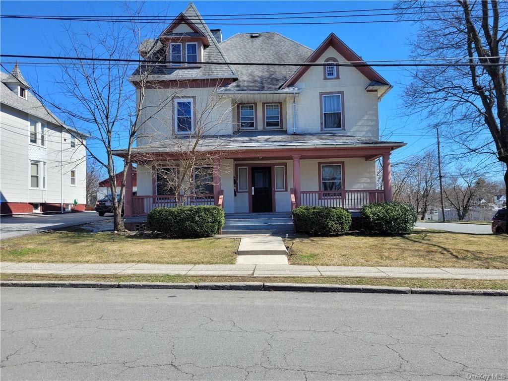 52 Grand Avenue, Middletown