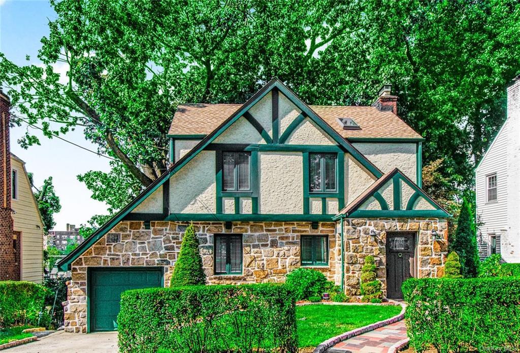 14 Huntington Drive, Yonkers