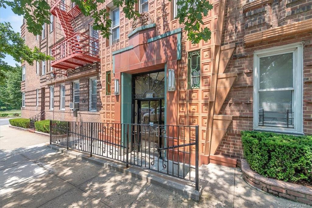 601 Pelham Parkway Unit: 408, Bronx