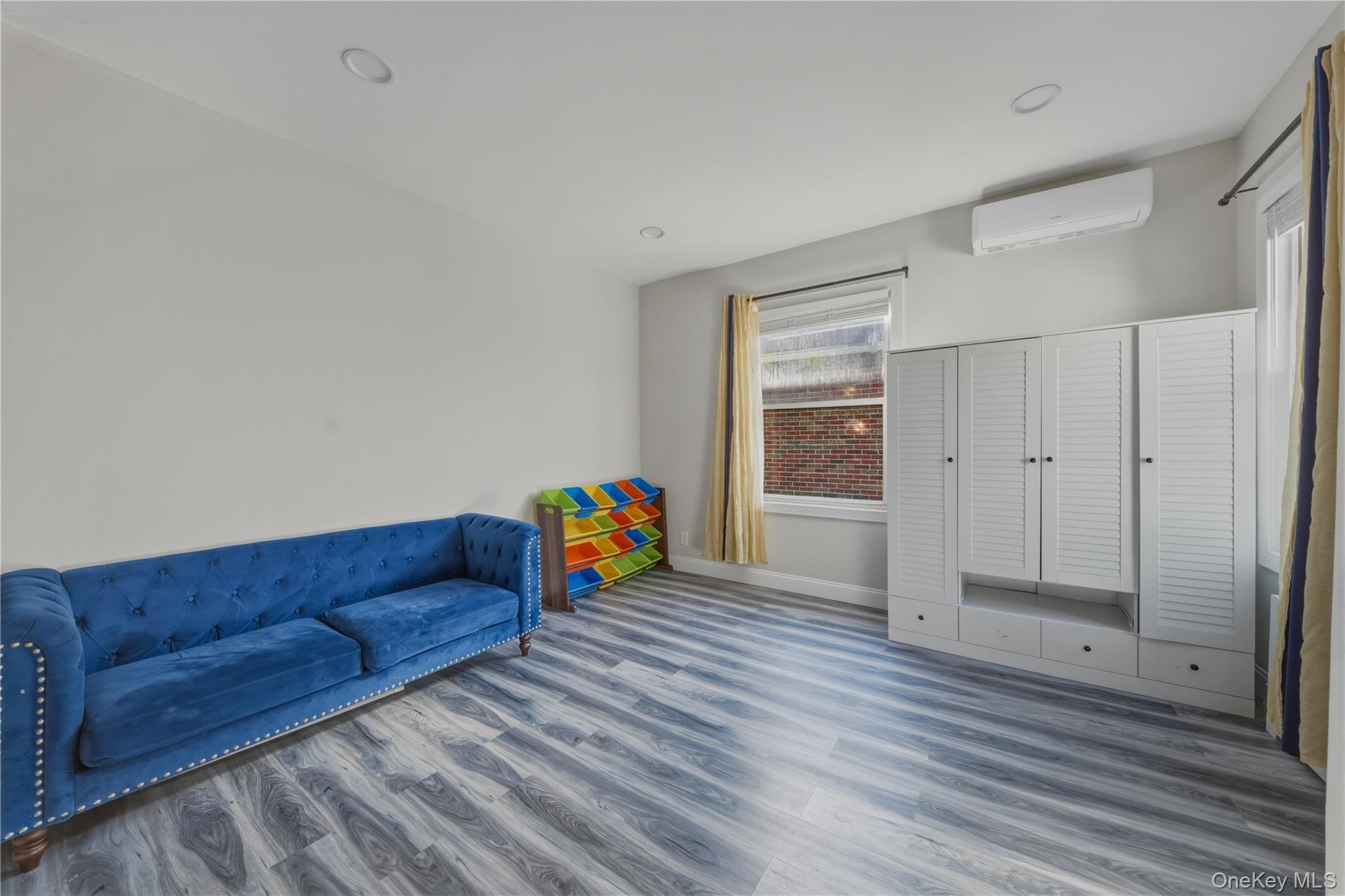 240 S 10th Avenue thumbnail 12