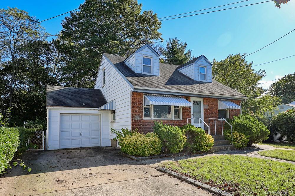 62 9th Avenue, Mineola