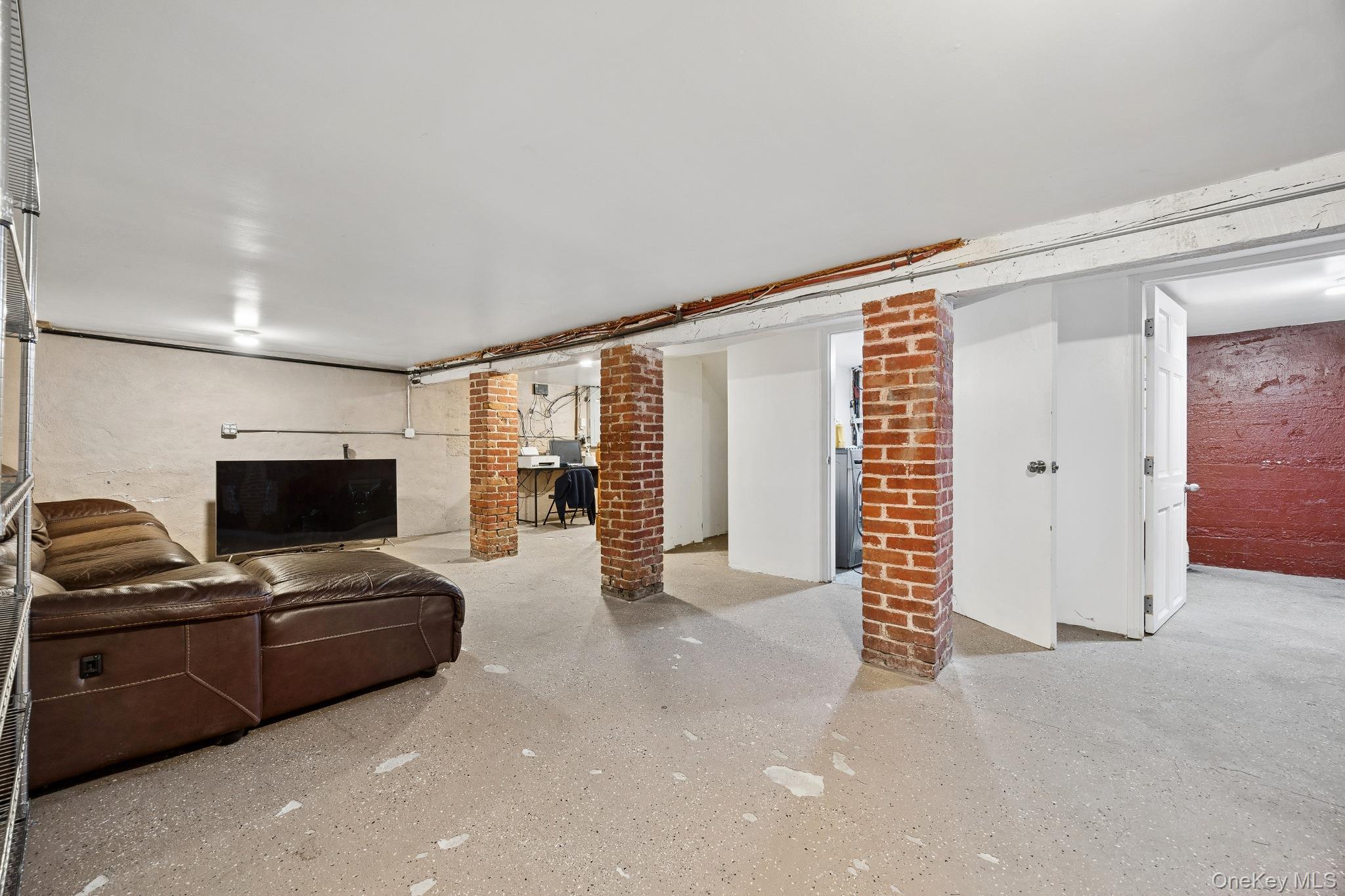 196 Hillside Avenue thumbnail 16