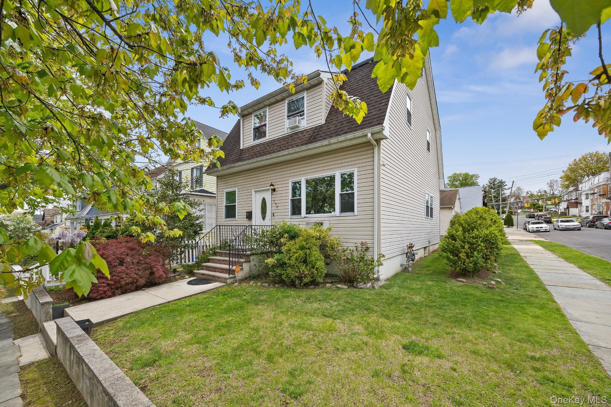 196 Hillside Avenue thumbnail 2