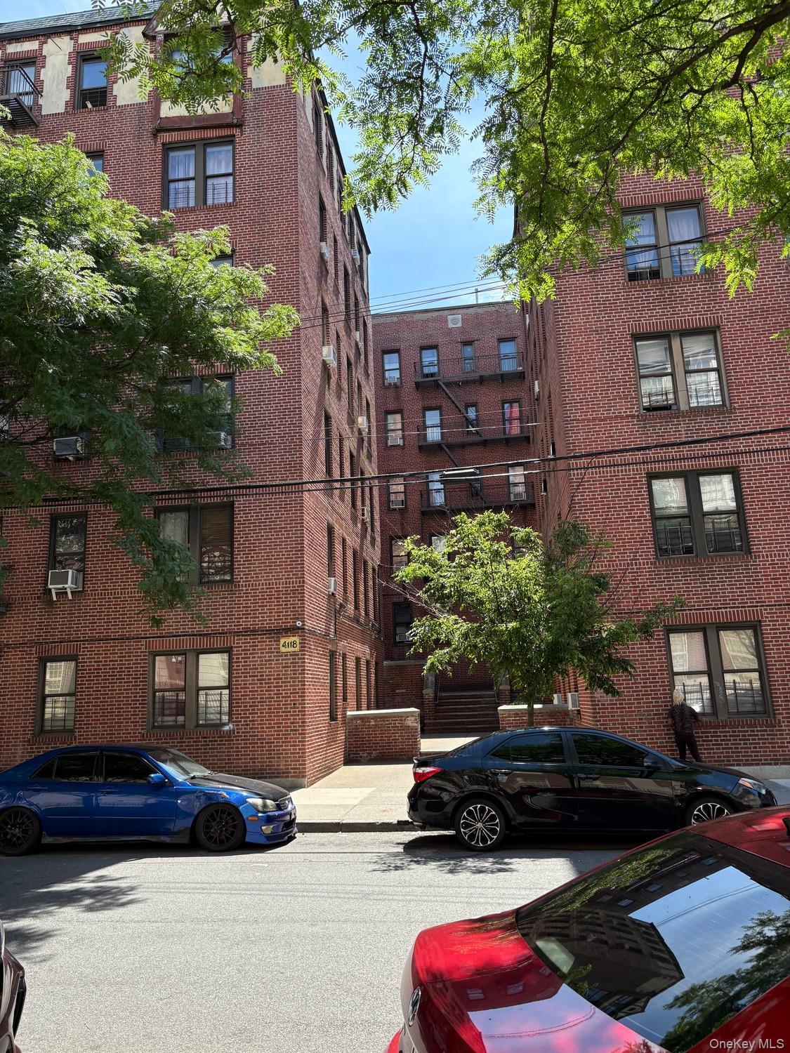 4118 Carpenter Avenue thumbnail 2