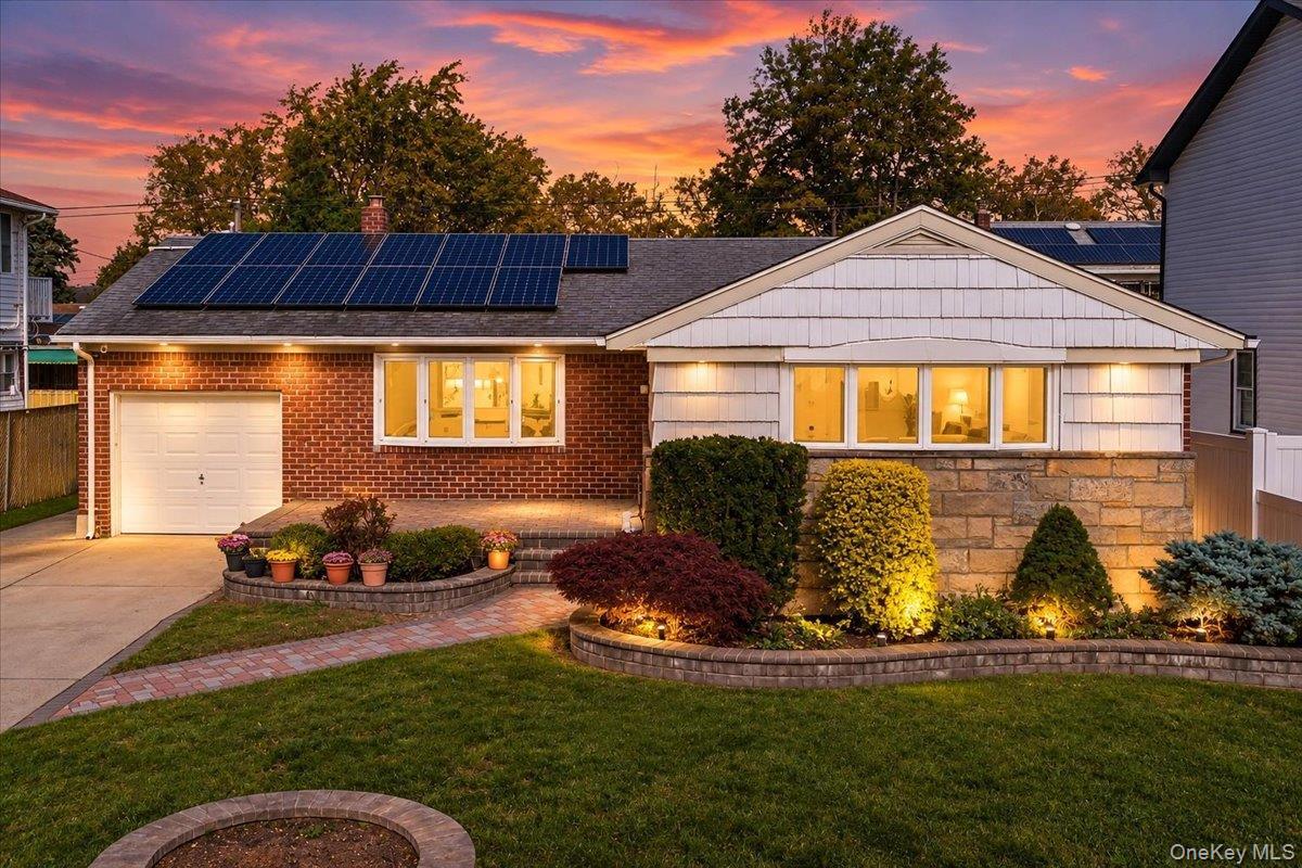 2274 Renfrew Avenue, Elmont