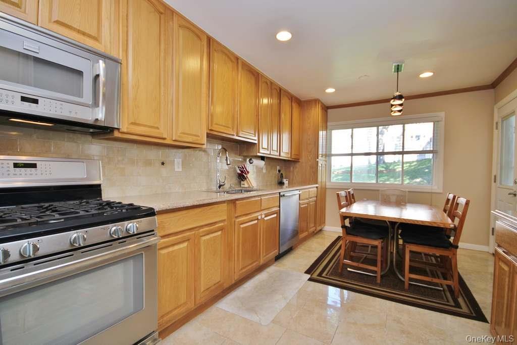 502 Bronxville Road thumbnail 2