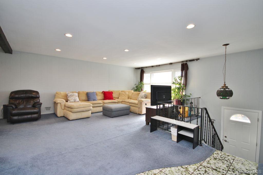502 Bronxville Road thumbnail 10