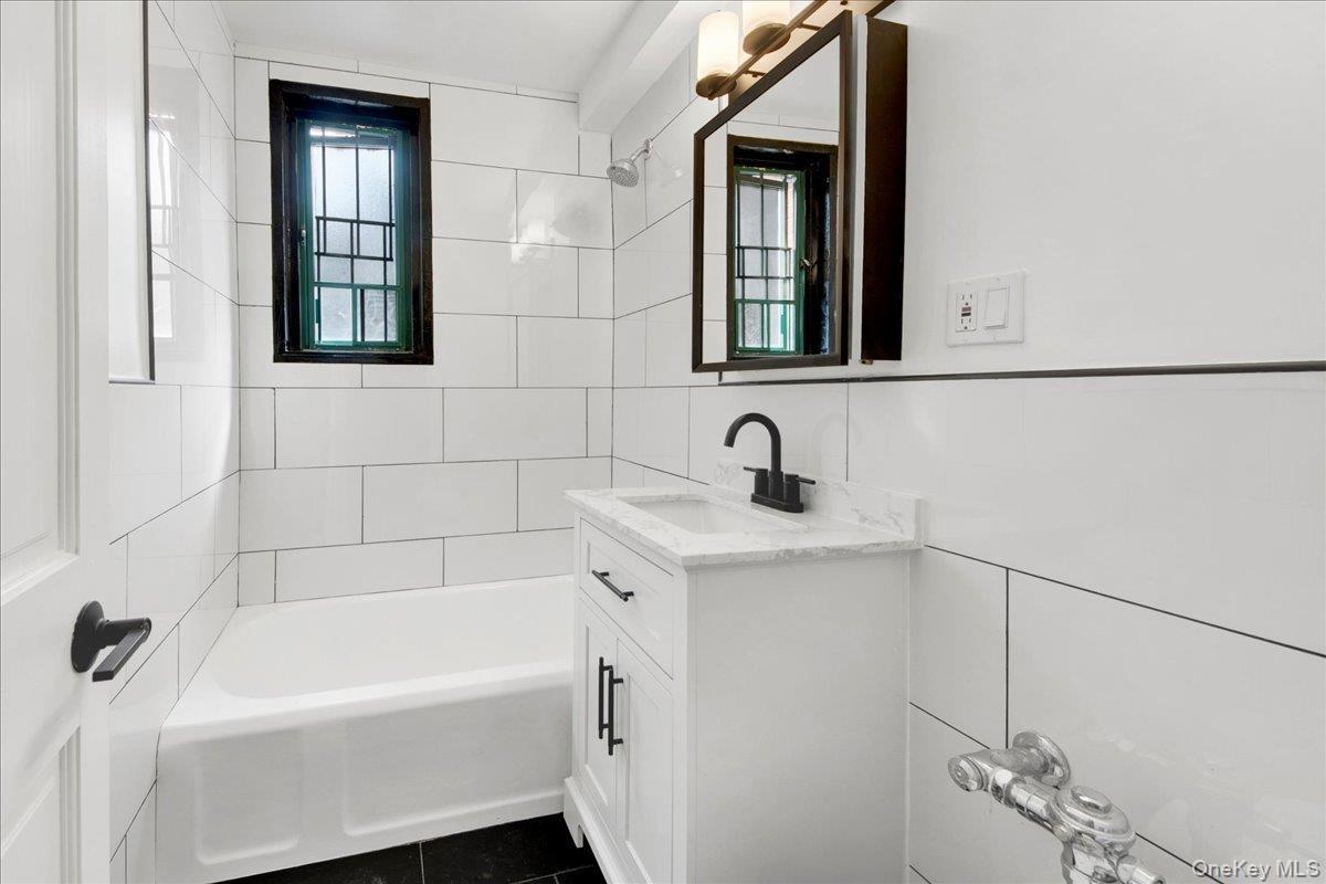 1569 Metropolitan Avenue Unit: 4g thumbnail 4