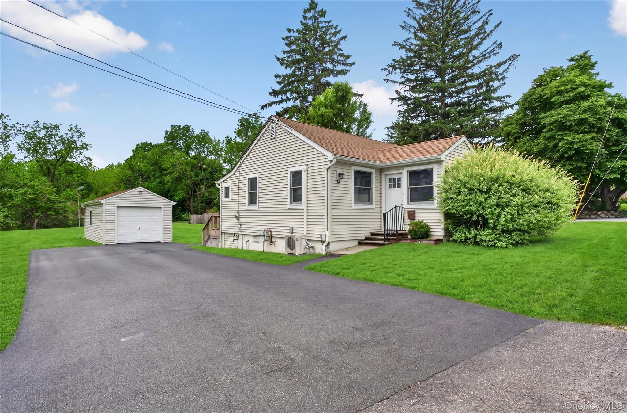 53 Scotchtown Avenue thumbnail 2