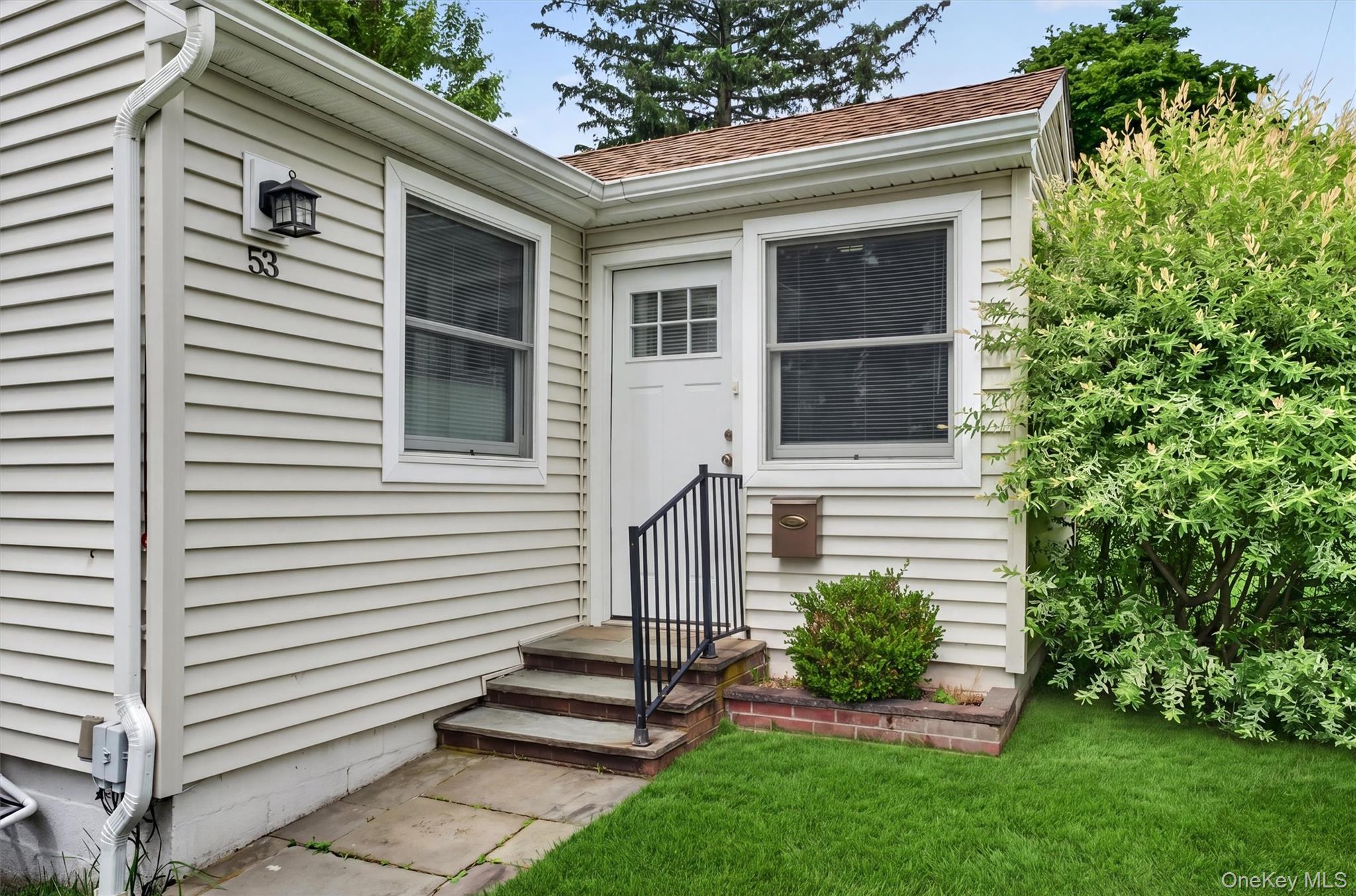 53 Scotchtown Avenue thumbnail 4