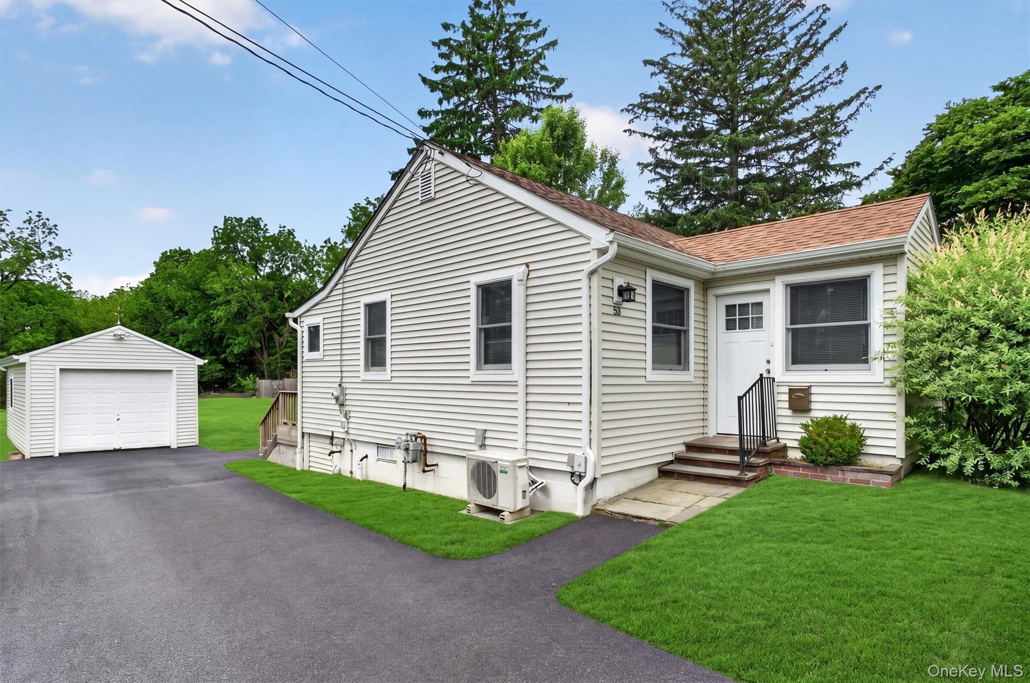 53 Scotchtown Avenue thumbnail 3