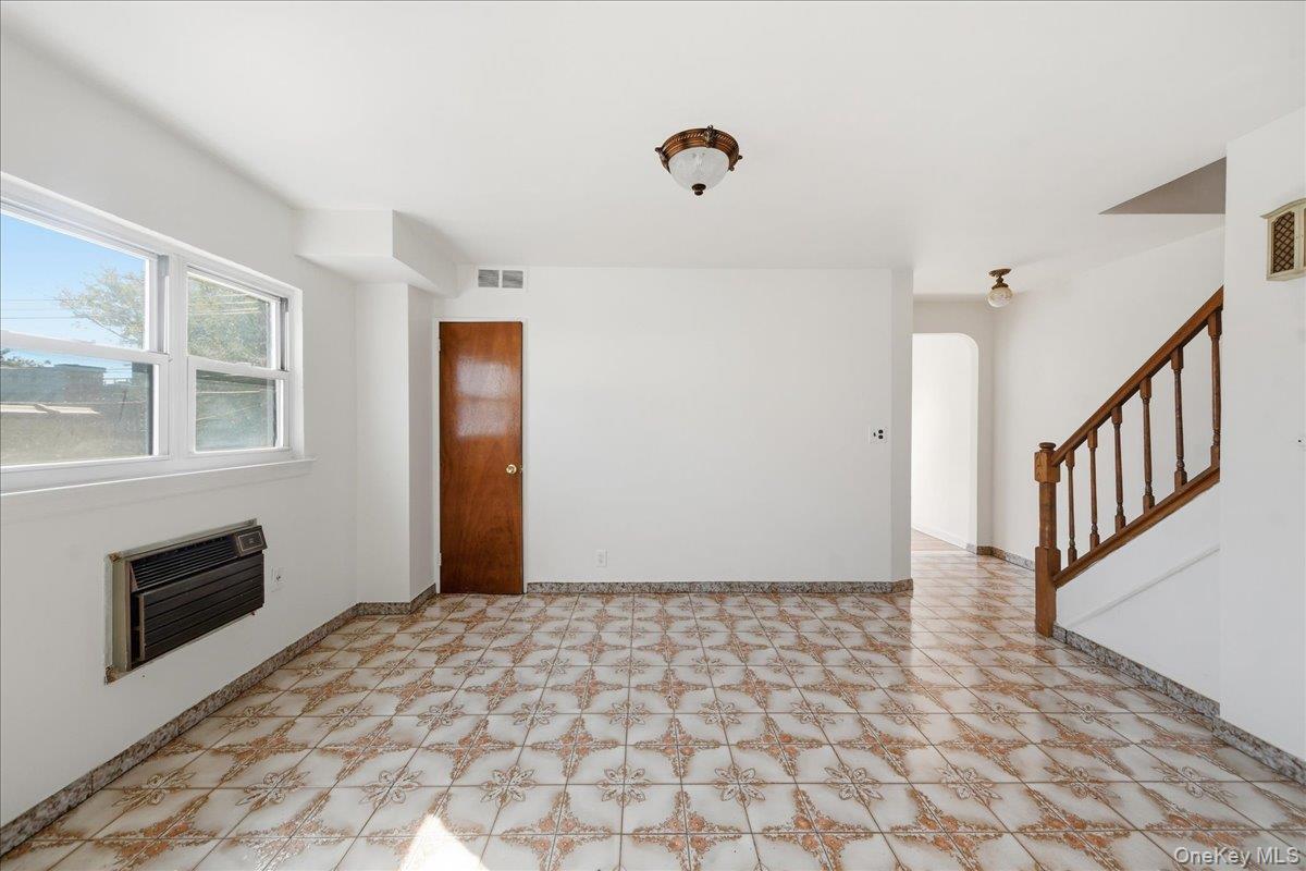 1562 Paulding Avenue thumbnail 5