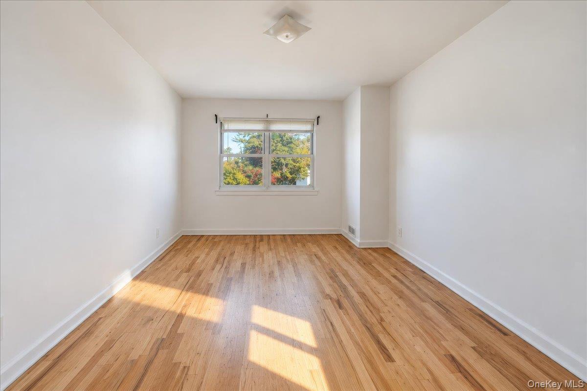 1562 Paulding Avenue thumbnail 11