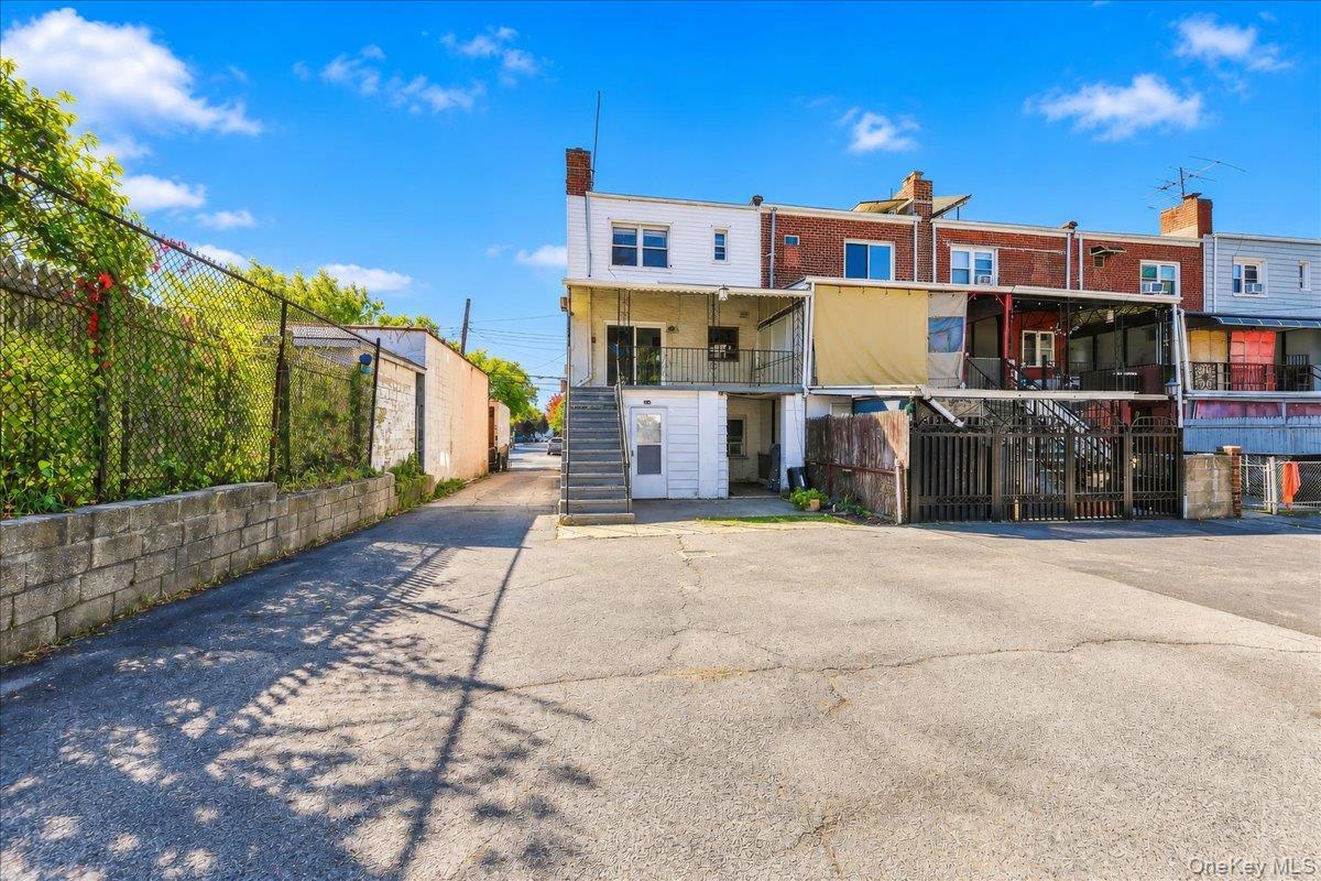 1562 Paulding Avenue thumbnail 16