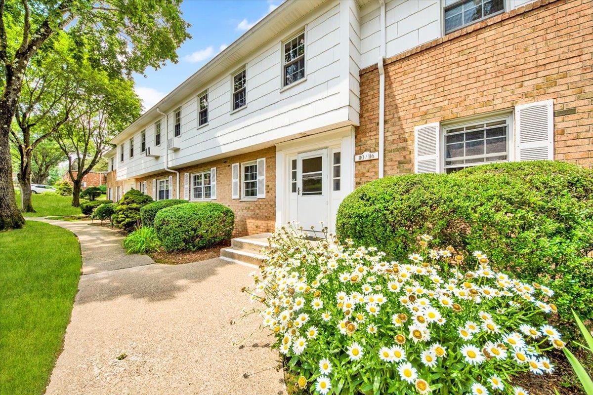 110 Parkside Drive Unit: 110, Suffern