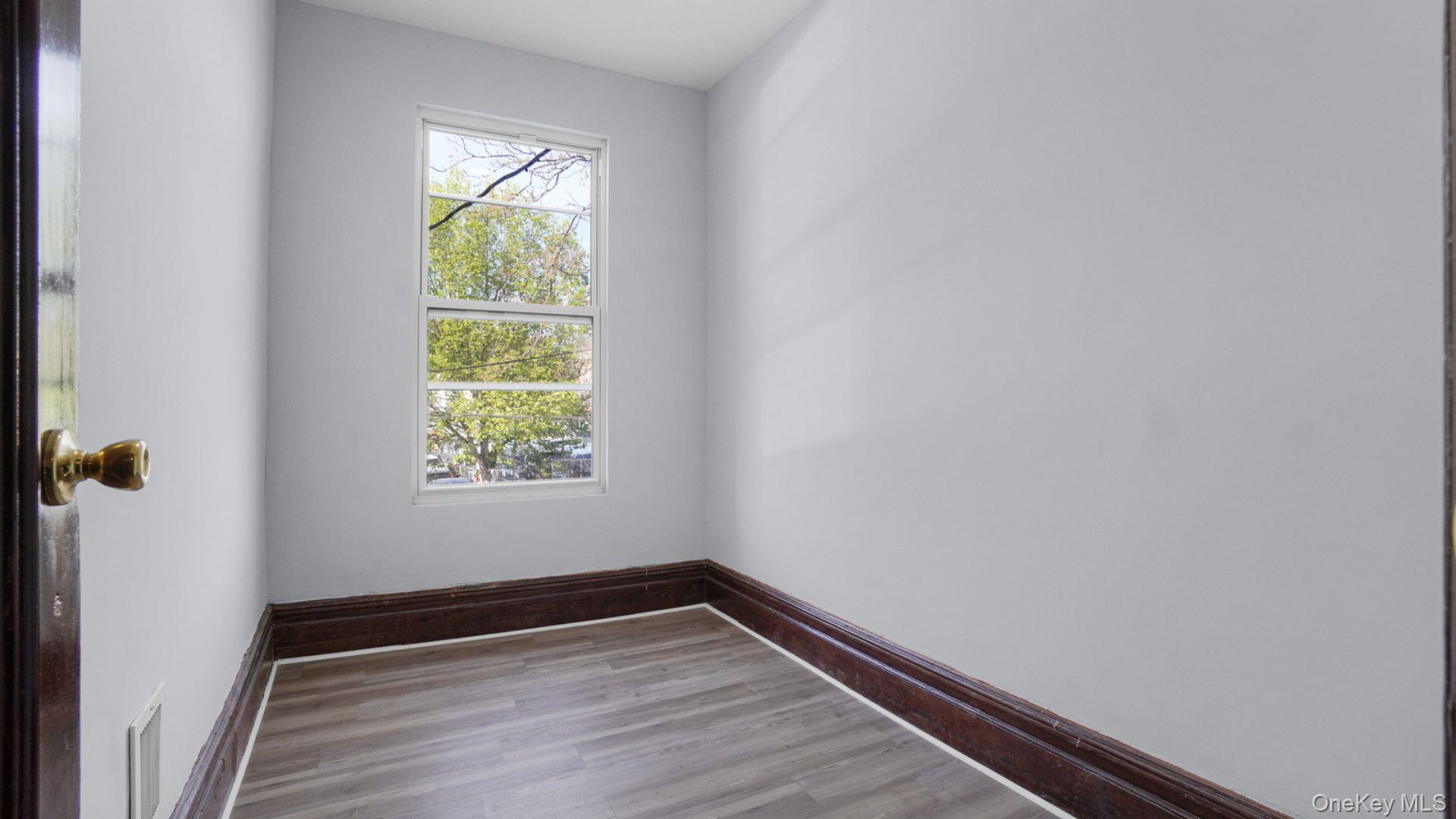 414 E 182nd Street thumbnail 13