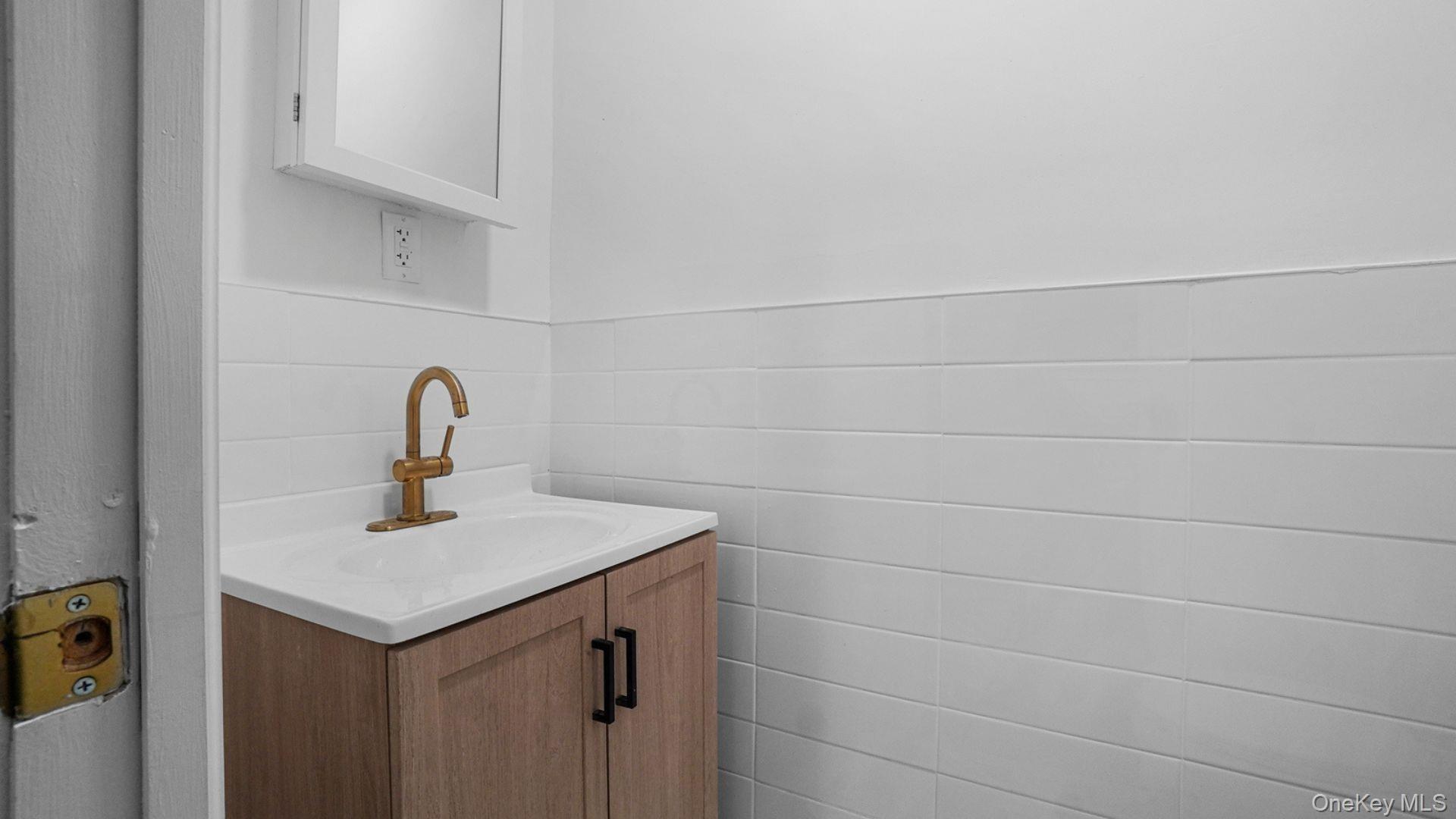414 E 182nd Street thumbnail 16