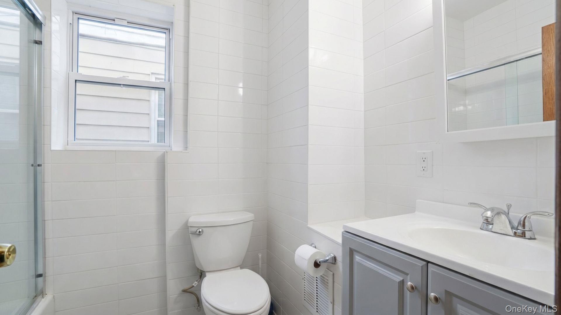 414 E 182nd Street thumbnail 17