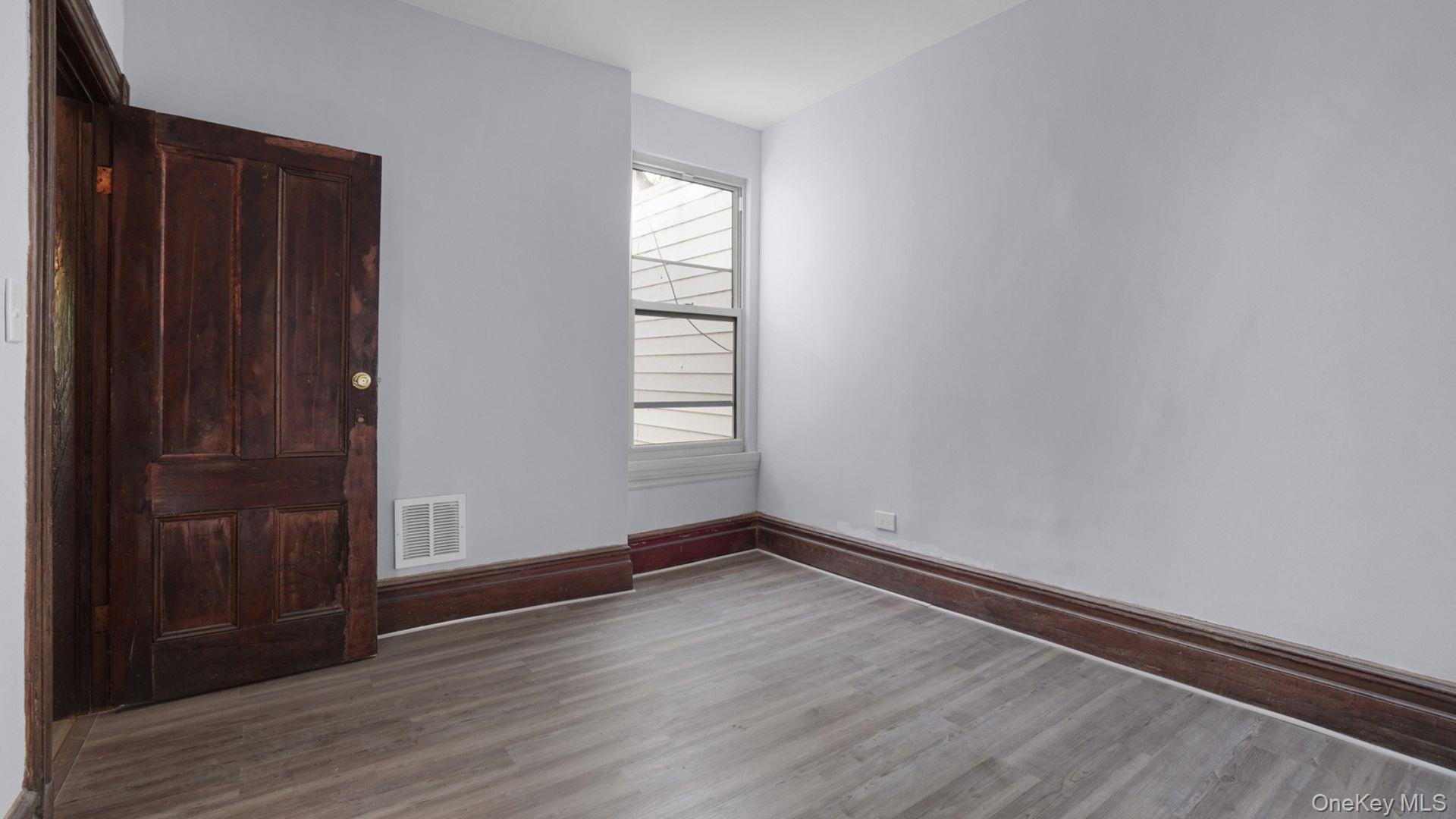 414 E 182nd Street thumbnail 14