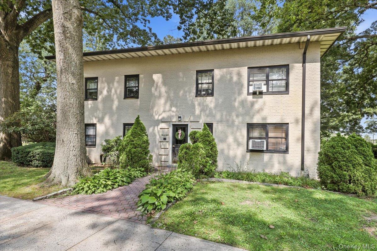 5 Whitehall Road Unit: 1L, Eastchester
