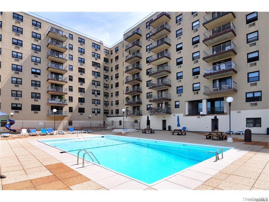 1085 Warburton Avenue Unit: 820, Yonkers