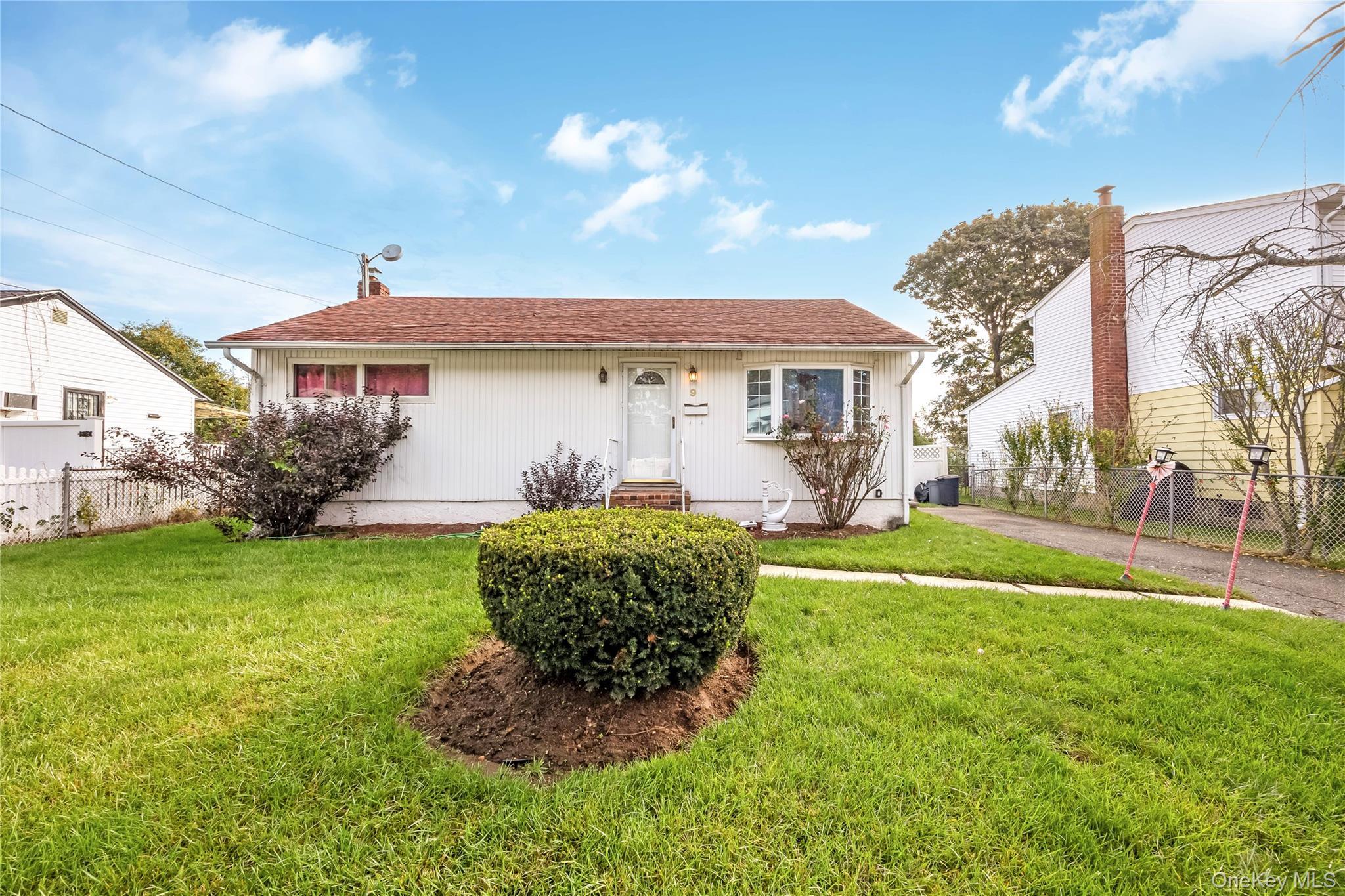 9 Surrey Drive, Amityville