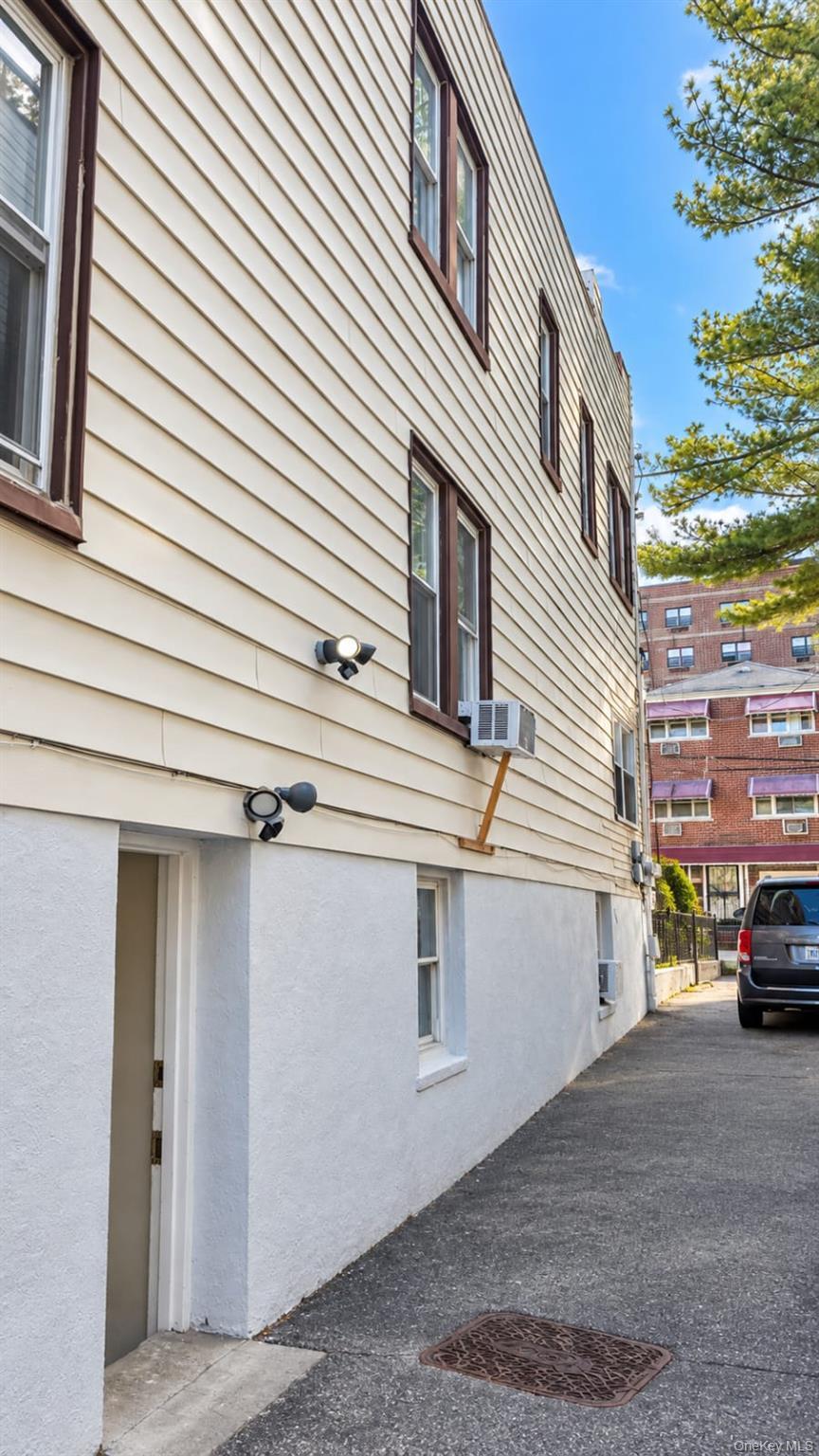 3661 Willett Avenue thumbnail 9