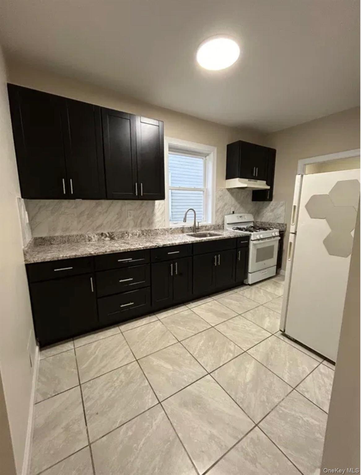 3661 Willett Avenue thumbnail 6