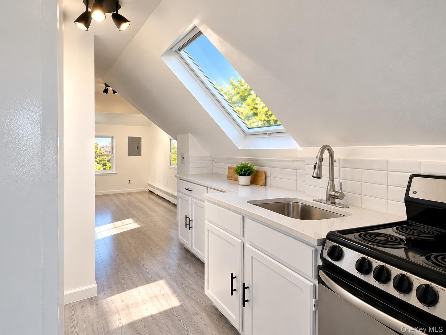 296 Hawthorne Avenue thumbnail 12