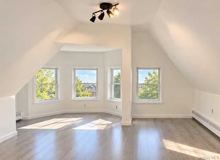 296 Hawthorne Avenue thumbnail 11