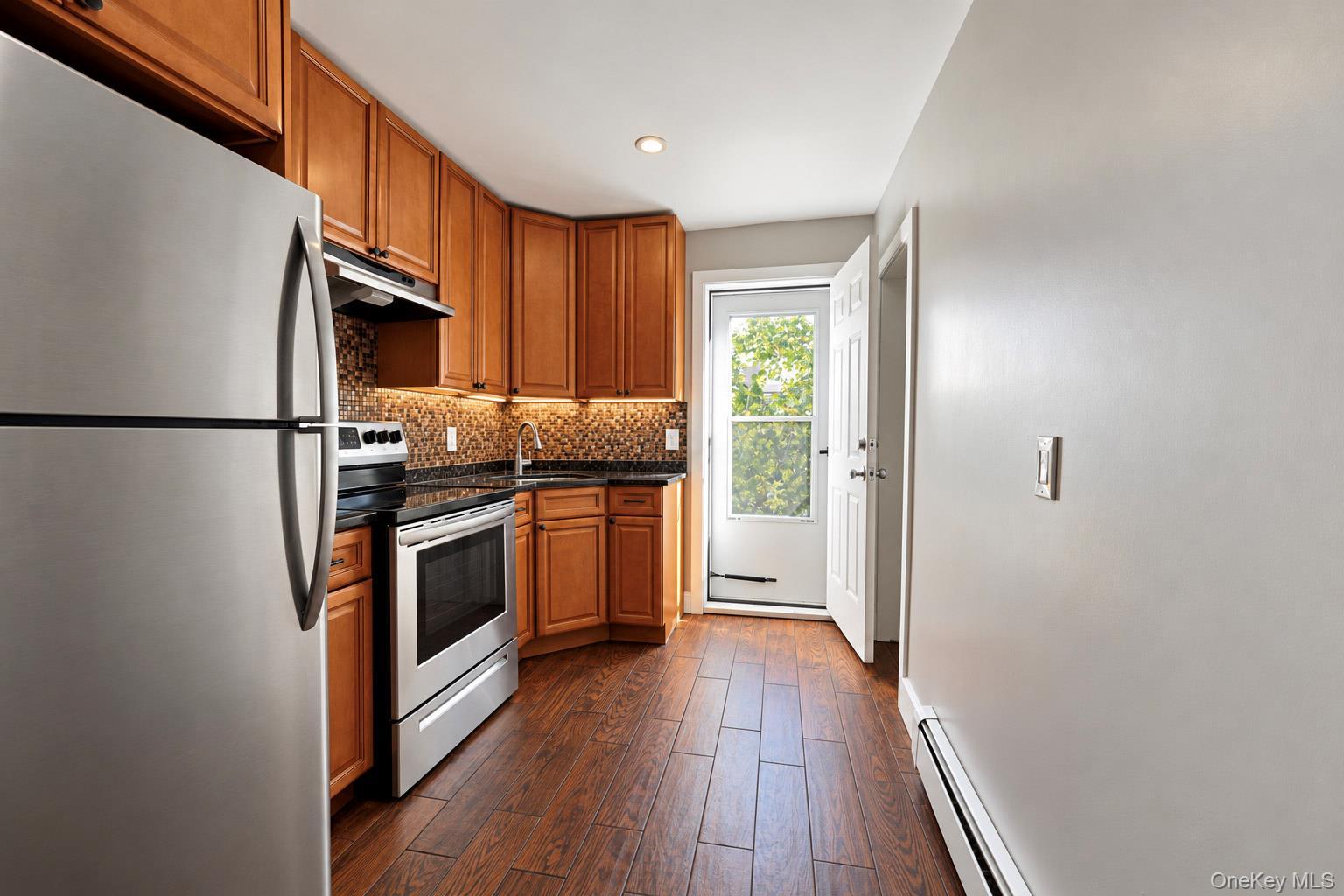 296 Hawthorne Avenue thumbnail 5