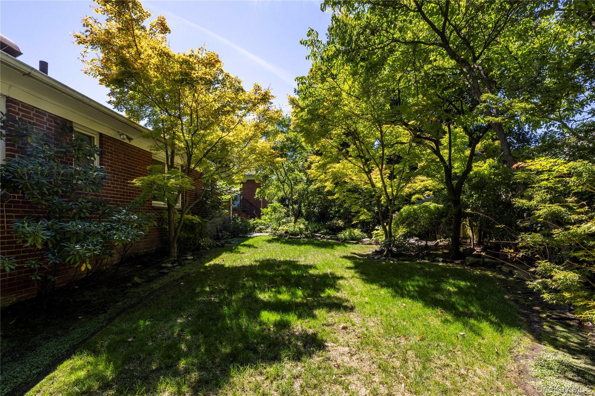 5395 Netherland Avenue thumbnail 13