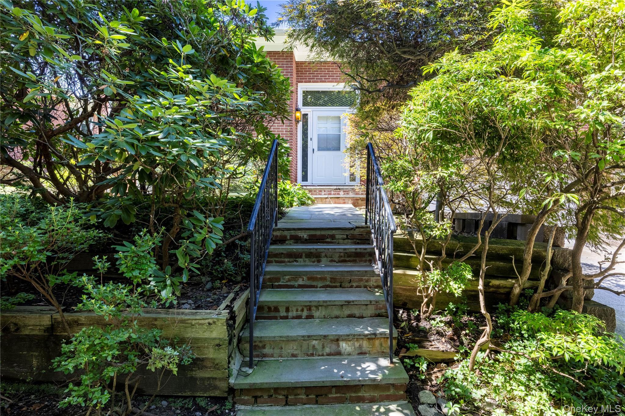 5395 Netherland Avenue thumbnail 11