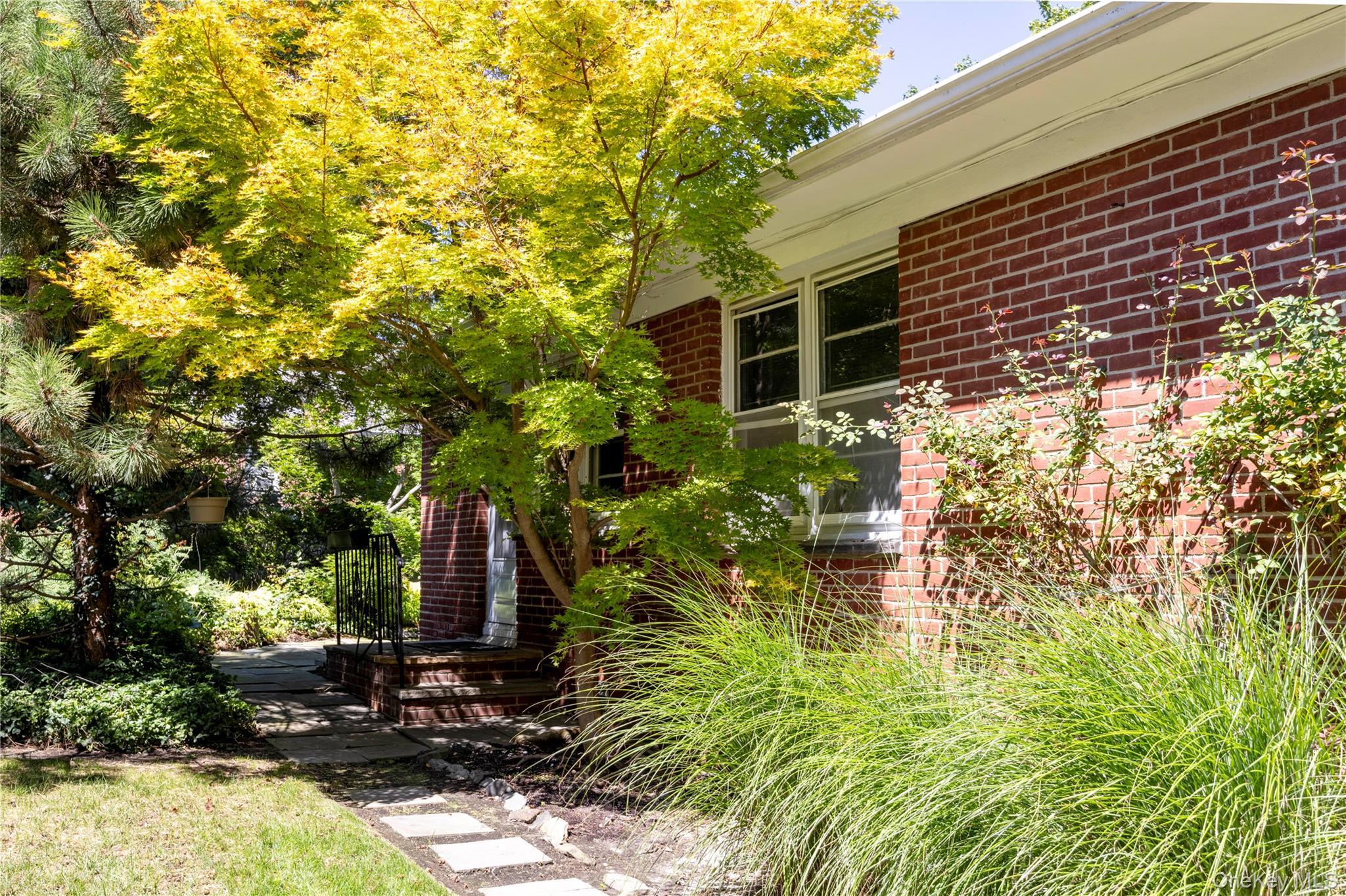 5395 Netherland Avenue thumbnail 12