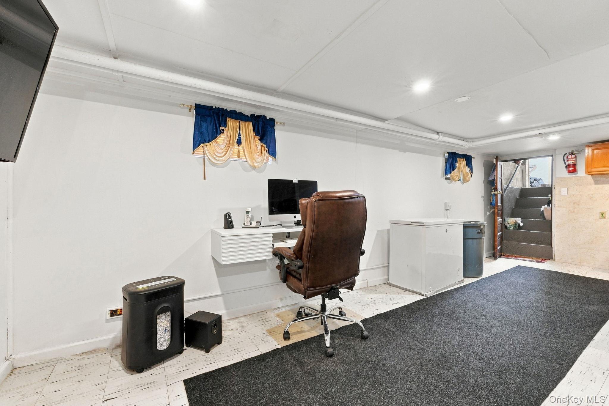 290 E 37th Street thumbnail 6