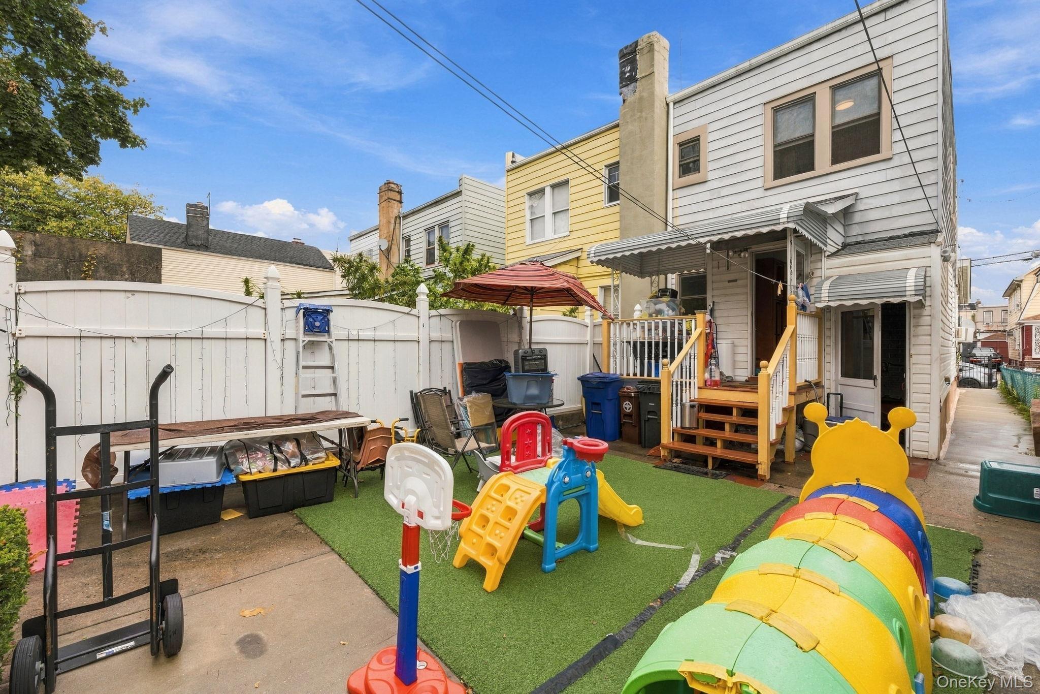 290 E 37th Street thumbnail 3
