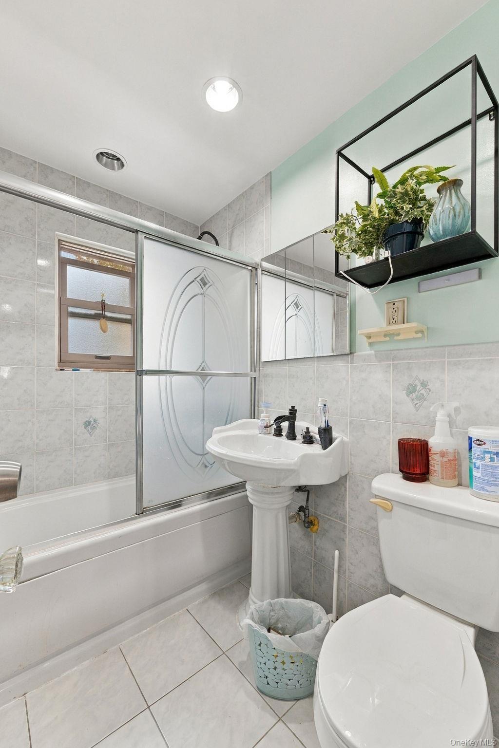 290 E 37th Street thumbnail 10