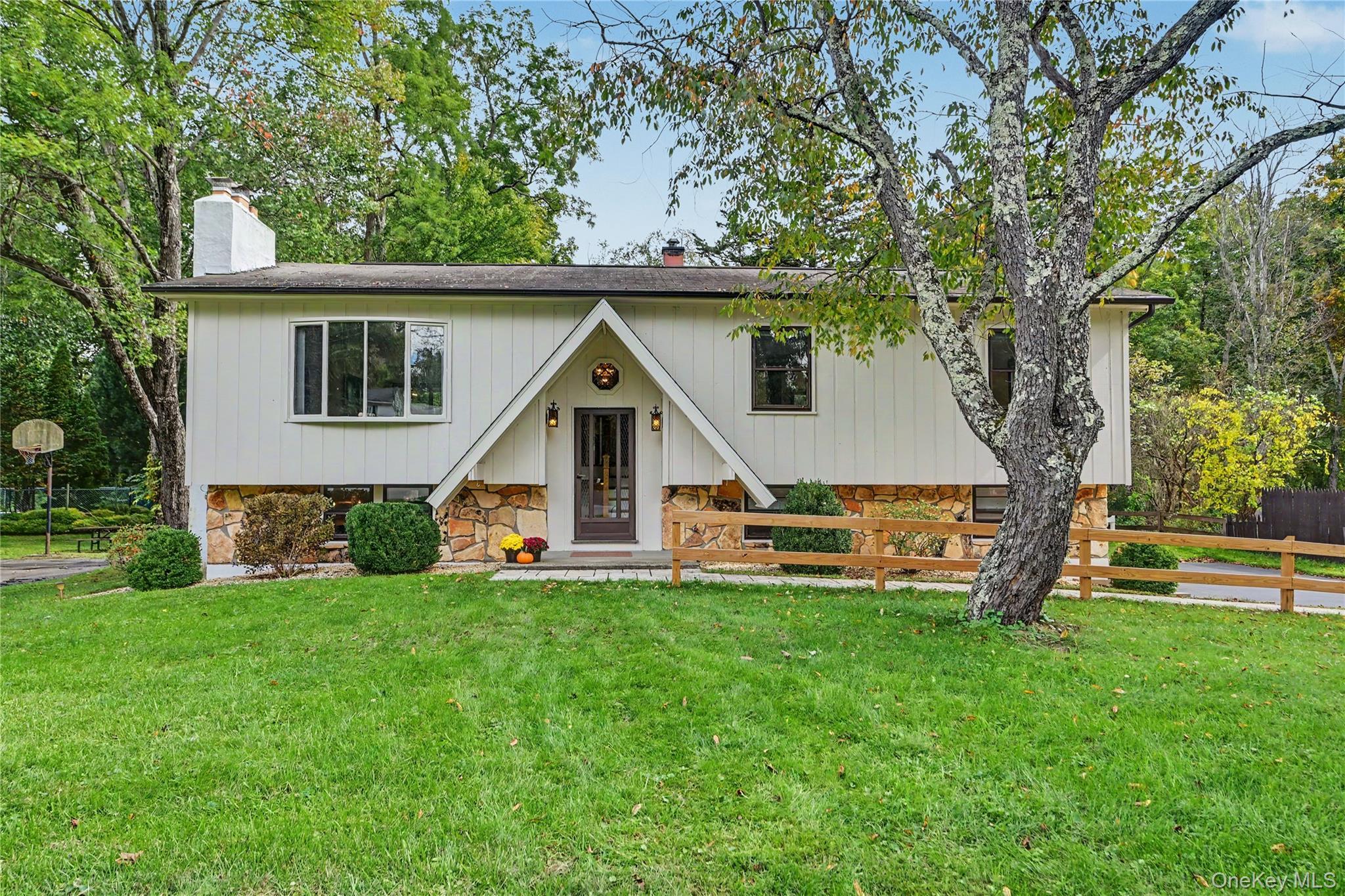 26 Tamarack Hill Drive, Poughkeepsie