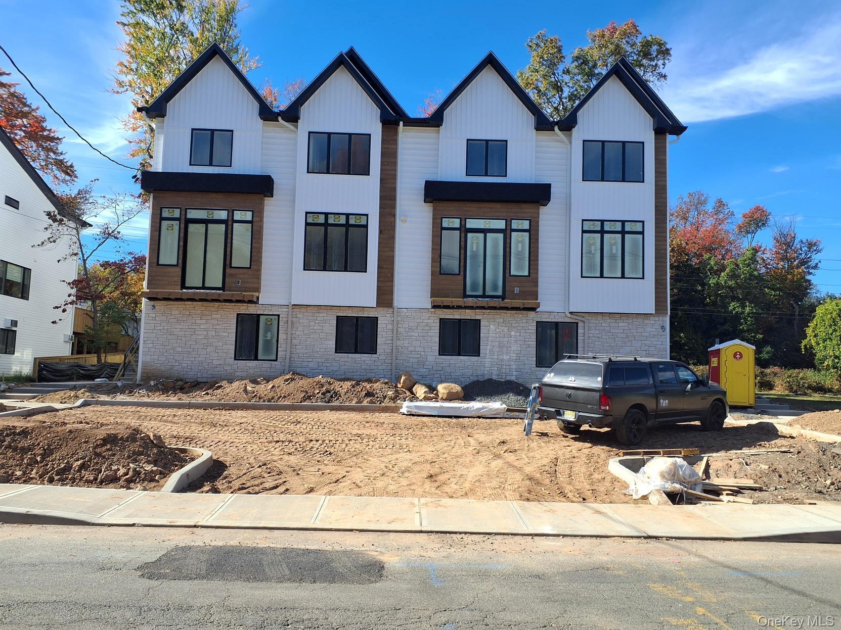 13 Northbrook Road Unit: 212, Spring Valley