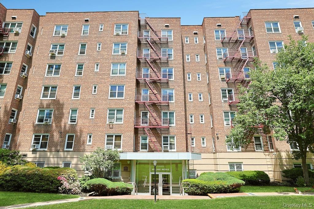 1300 Midland Avenue Unit: C39, Yonkers