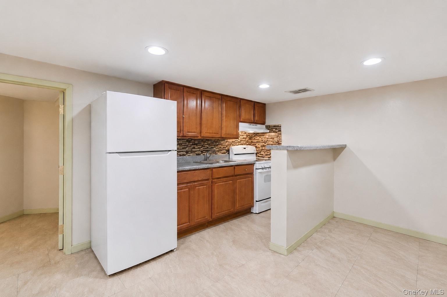 756 E 223rd Street thumbnail 11