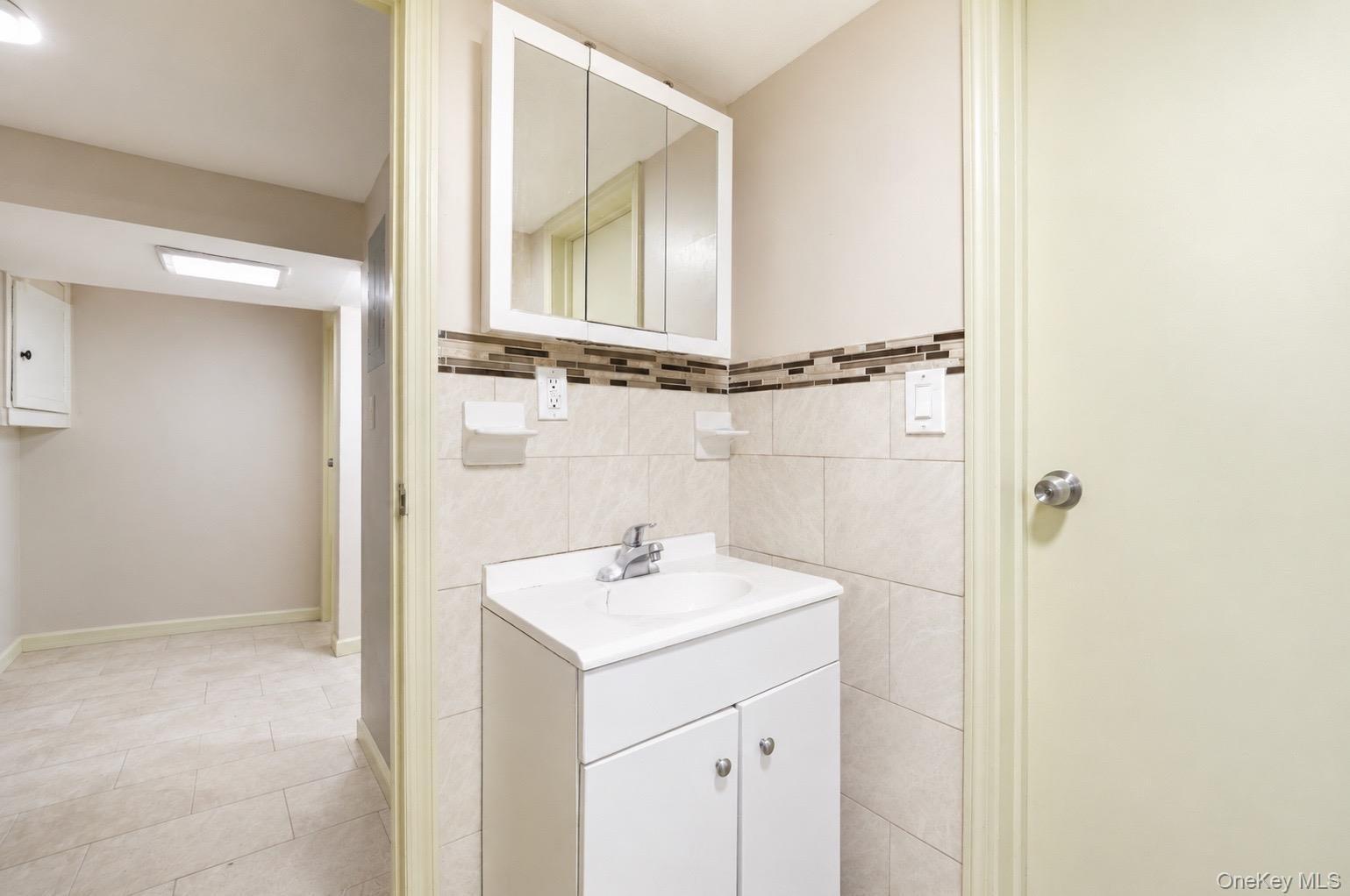756 E 223rd Street thumbnail 13