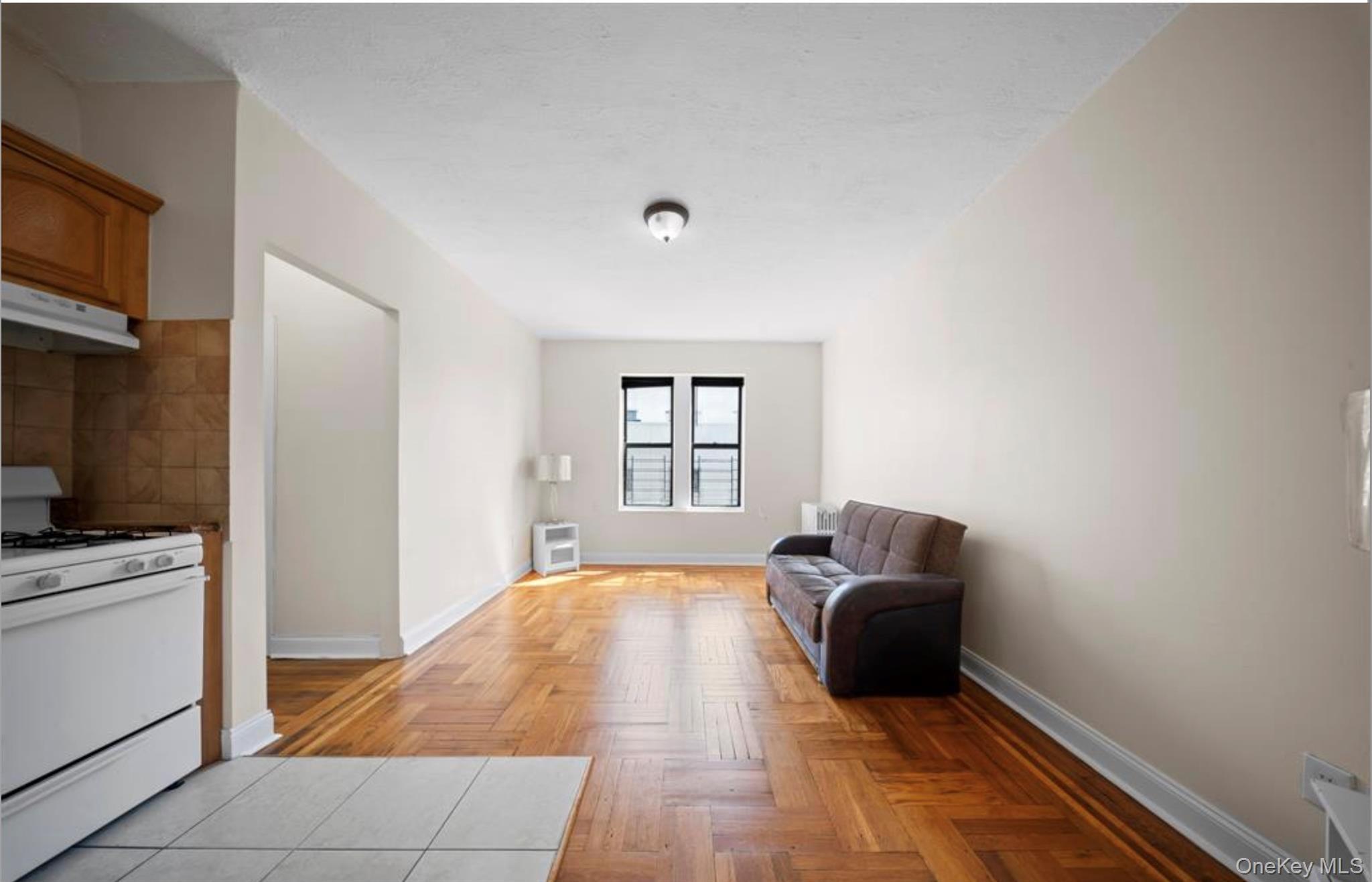 1372 Shakespeare Avenue Unit: 4D thumbnail 4