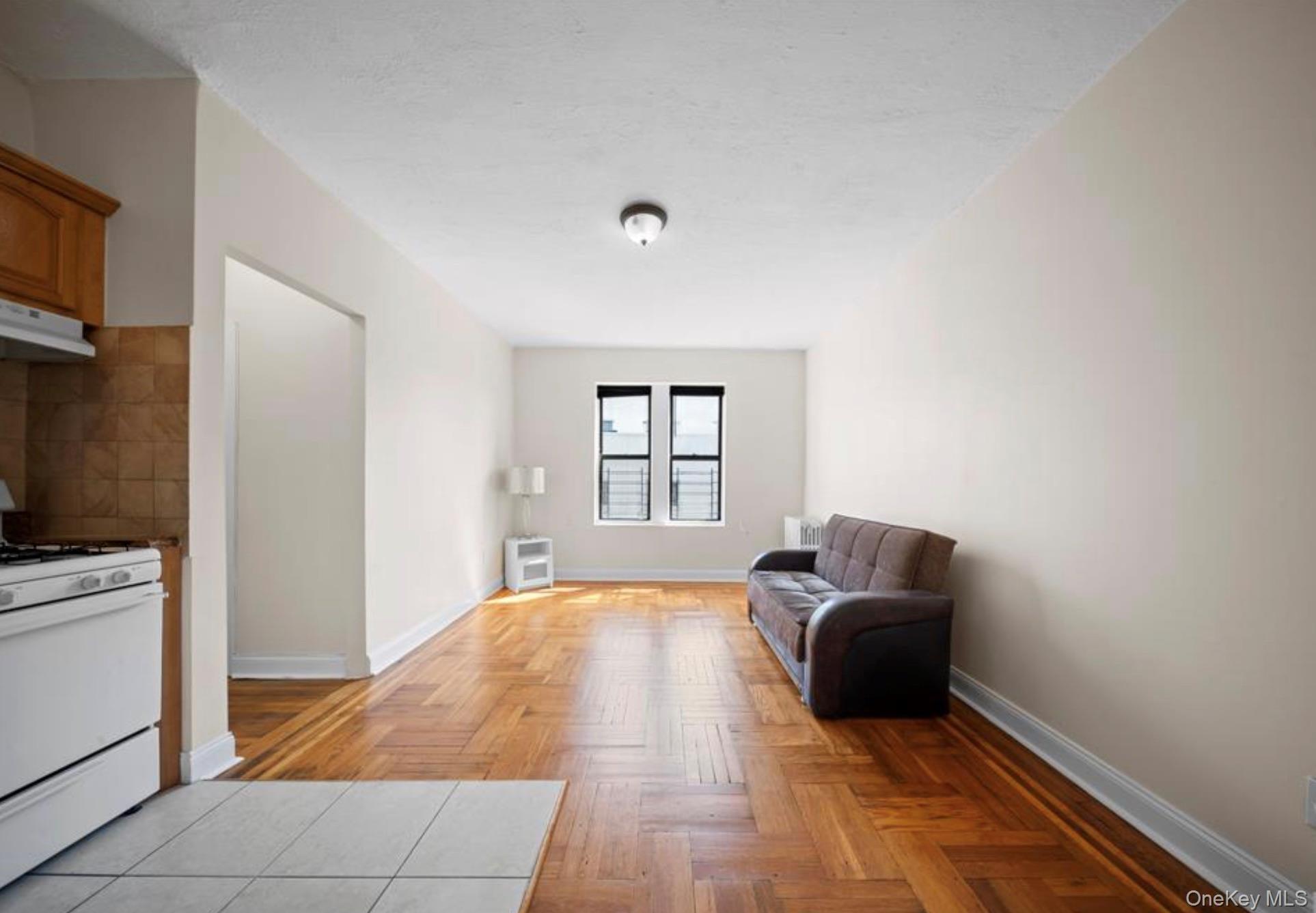1372 Shakespeare Avenue Unit: 4D thumbnail 2