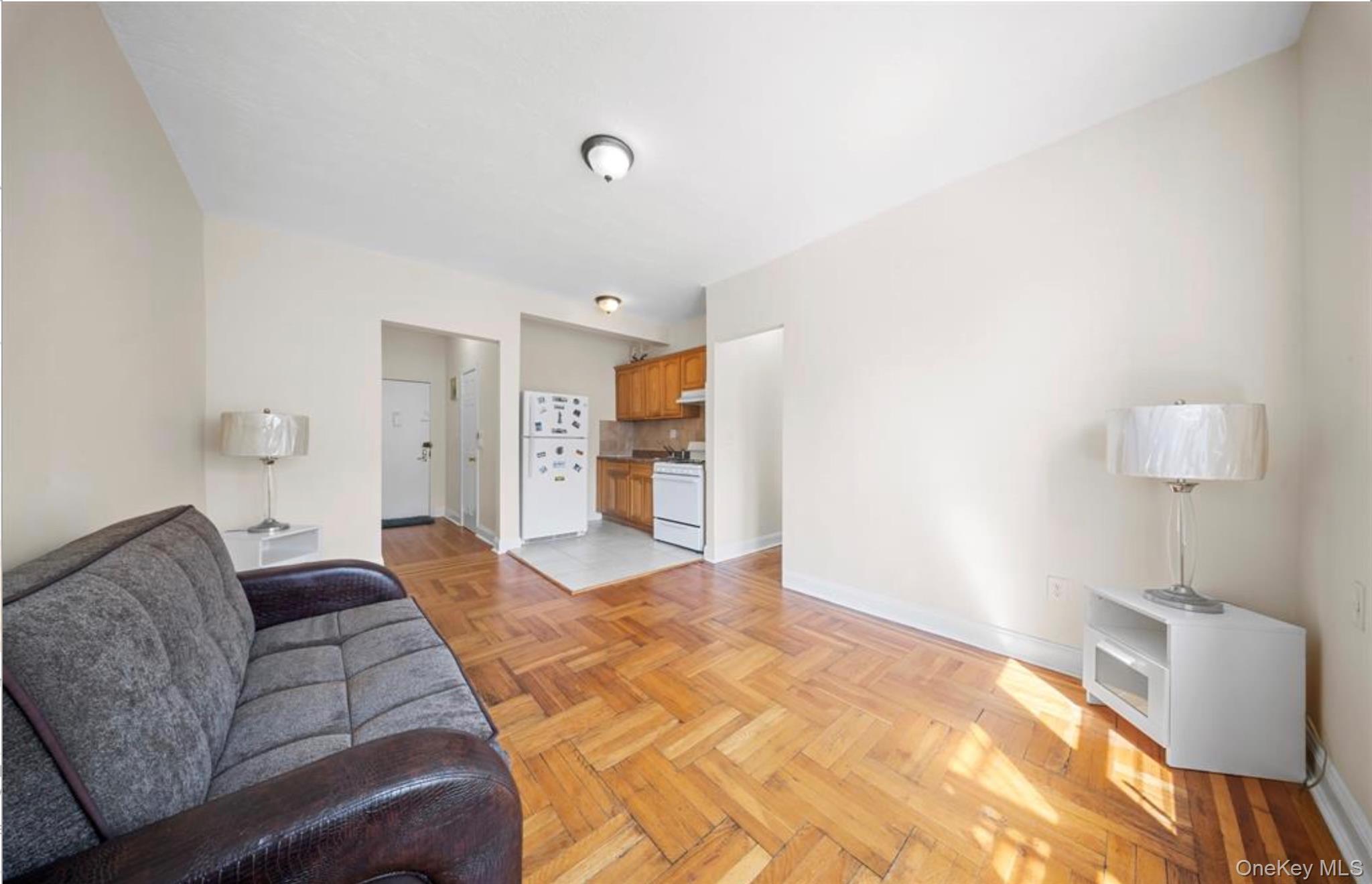 1372 Shakespeare Avenue Unit: 4D thumbnail 3