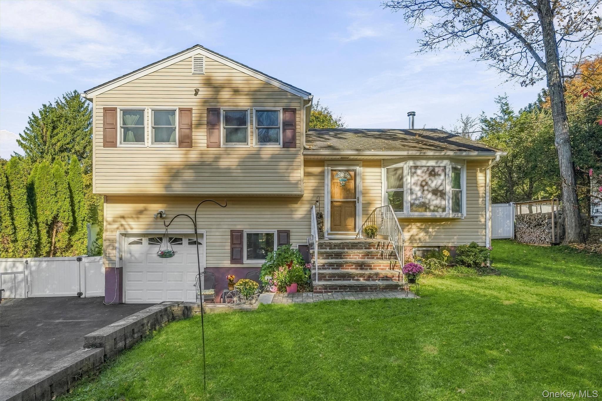 12 Barnett Road, Monroe